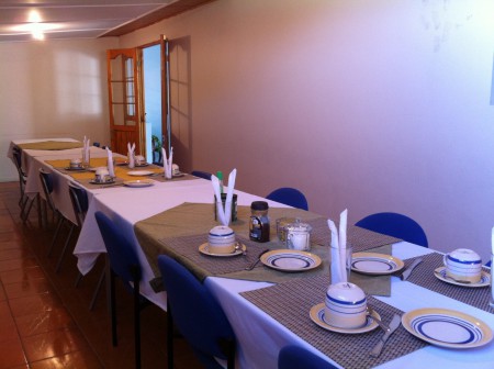 Amplio comedor para que el visitante pueda disfrutar de su desayuno y prontamente servicio de alimentación completo.